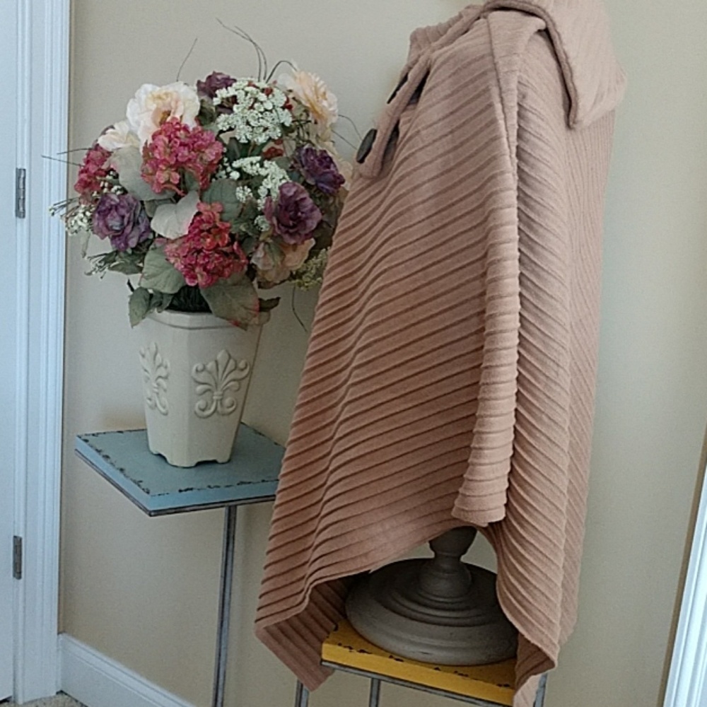 NEW Cape Drape Fleece Poncho Collar Buttons Pleated Tan Elegant Le Moda One Size - Picture 7 of 9